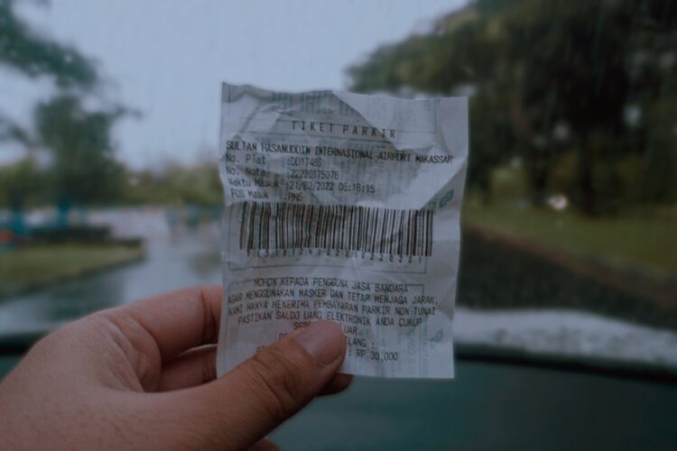 The Psychology Behind Impulse Spending and How to Control It — Photo by Am on Unsplash